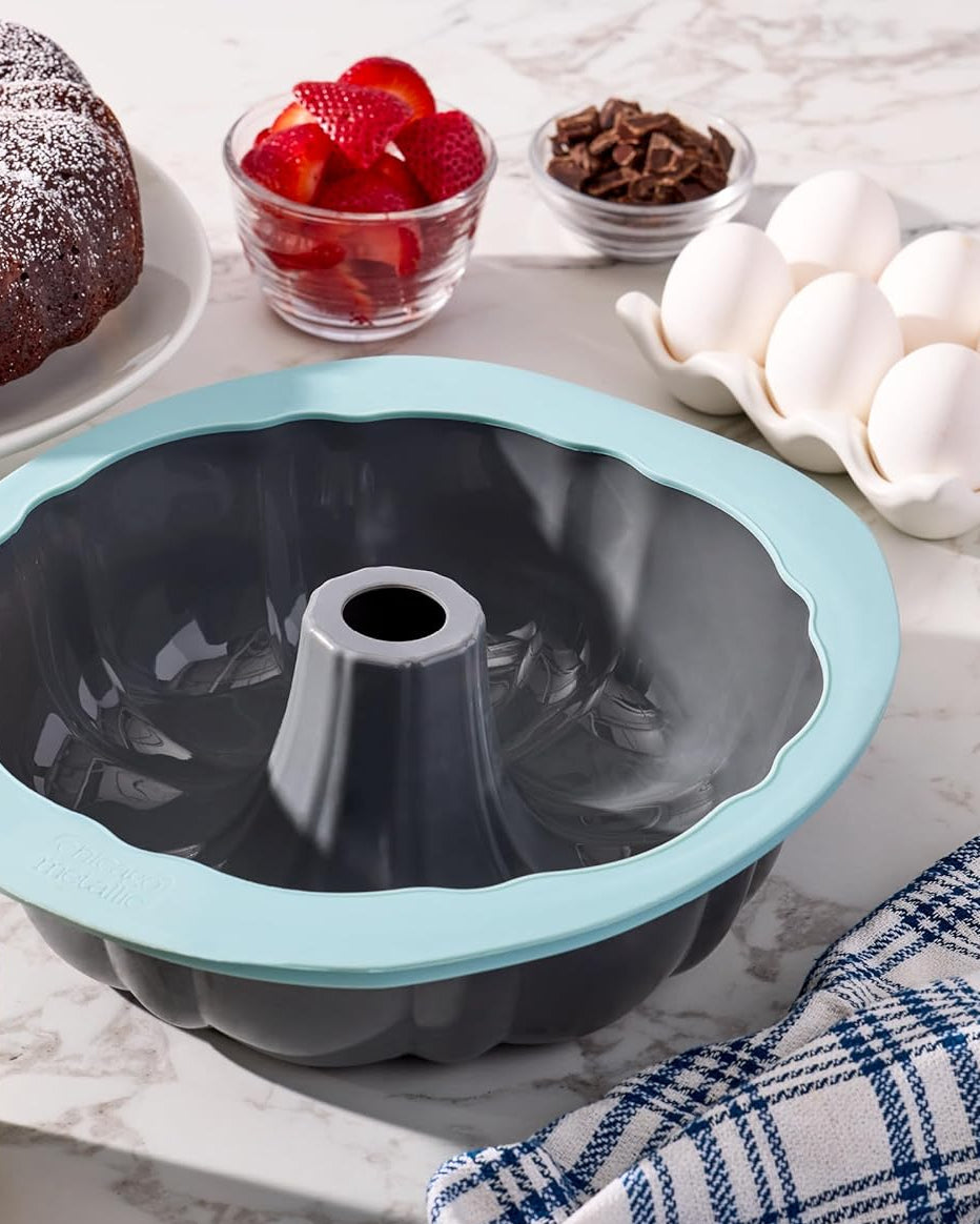 Chicago Metallic Silicone Fluted Cake Pan, 8-Inch Nonstick Bakeware