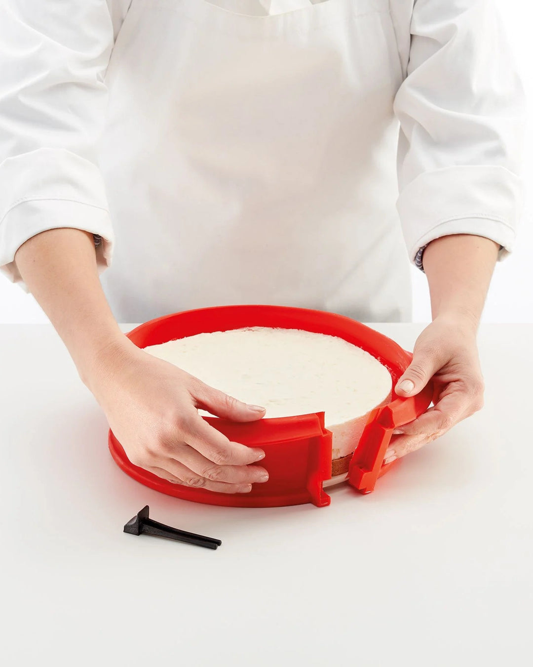 Lékué Platinum Silicone Springform Cake Mold with Ceramic Plate