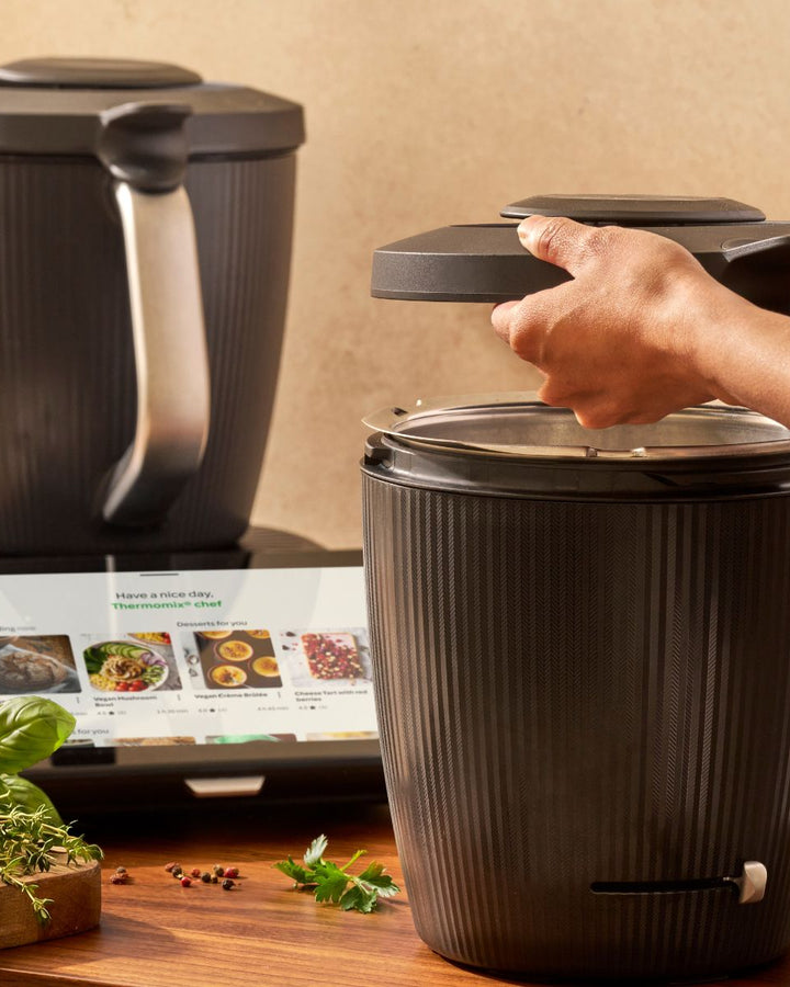 Thermomix® TM7™ + Mixing Bowl Bundle